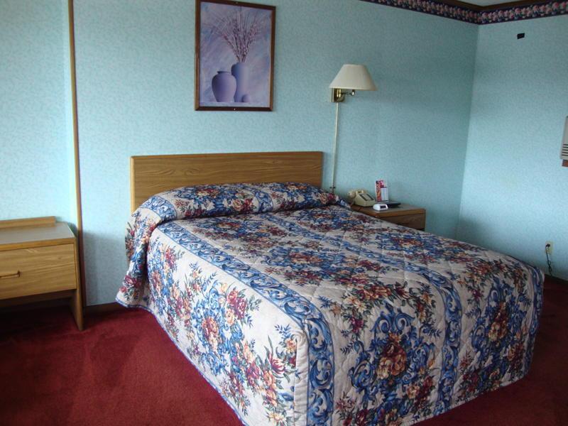 Budgeteer Motor Inn Angola Room photo