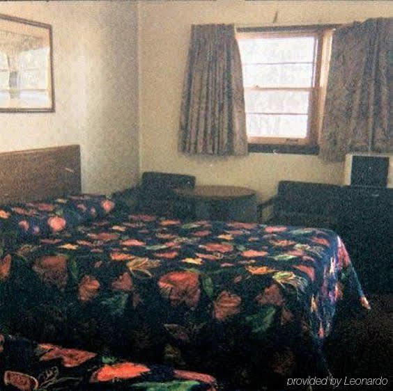 Budgeteer Motor Inn Angola Room photo